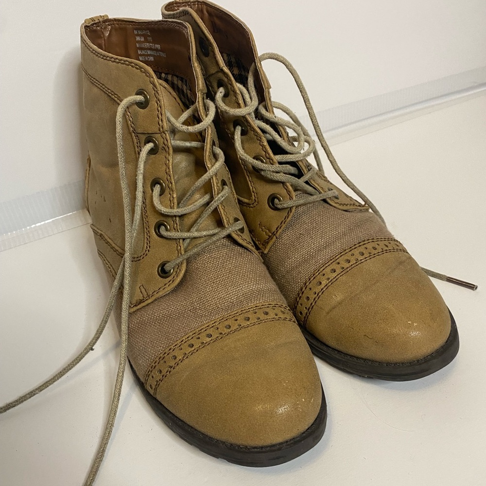 G.H. Bass & Co Two Tone Tan Boot